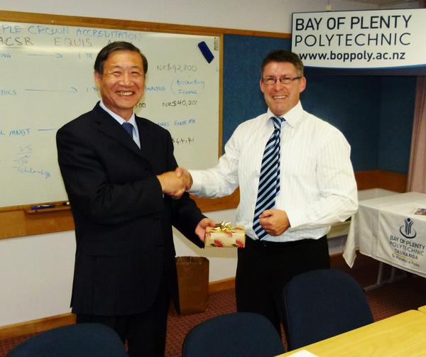 Mr Professor Wang Yuanghong, Chairman of University Affairs Council & Polytechnic Business Development Manager Richard van der Jagt.